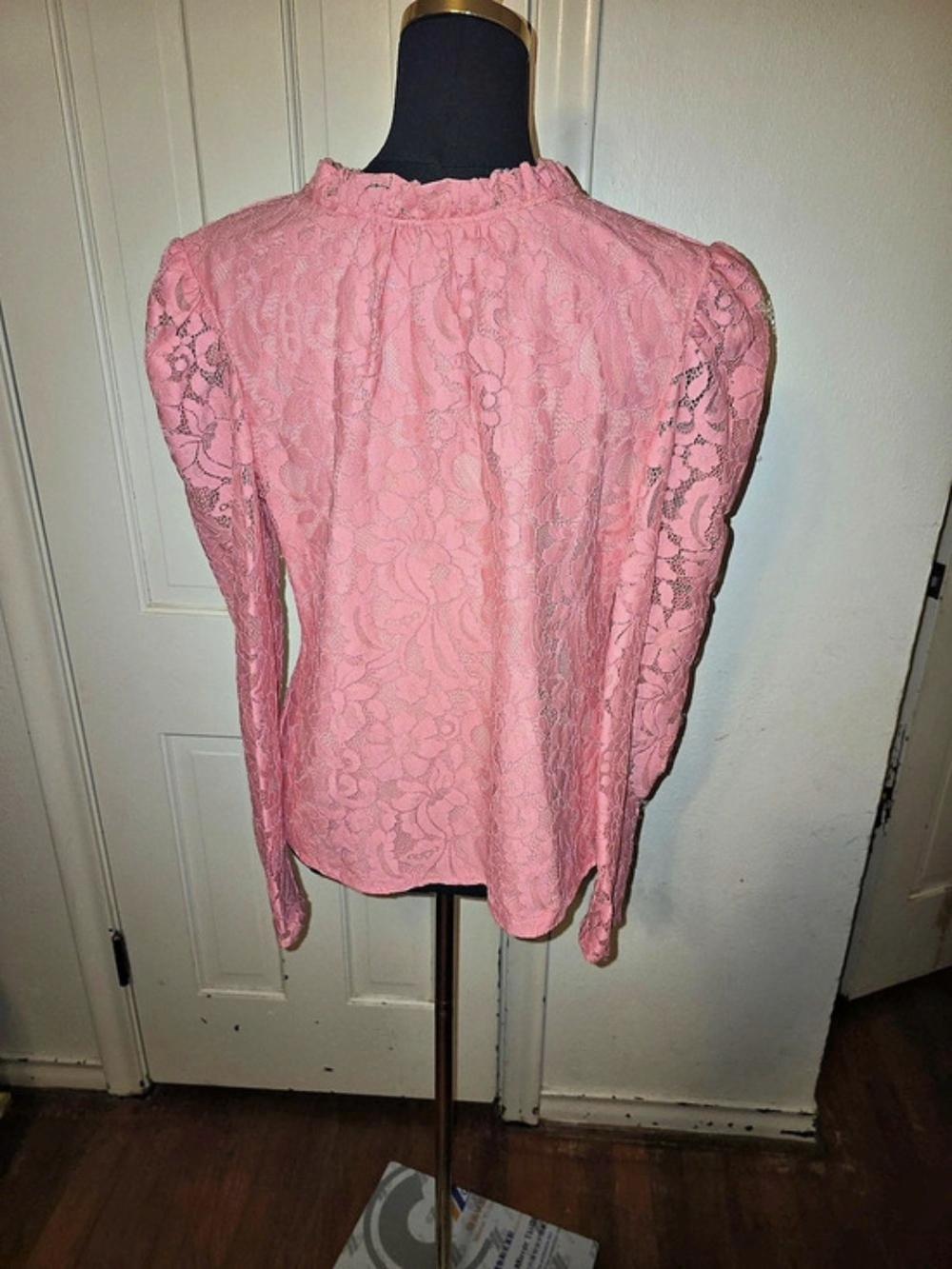 Rachel Parcell Floral Lace Blouse in Pink Size Medium Like New - Picture 2 of 3